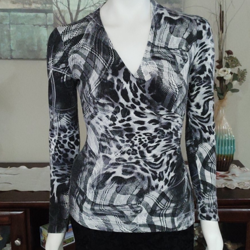 Sz S Cache Wrap Style Animal Print Sweater